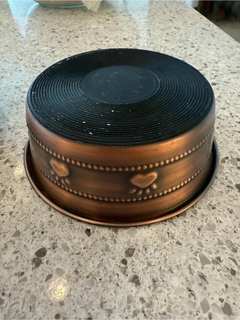 Decorative Paw-Print Metal Pet Bowl in Antique Bronze